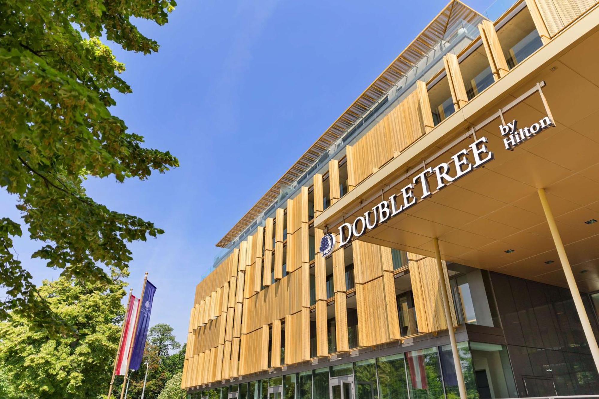 Doubletree By Hilton Vienna Schonbrunn Hotel Екстериор снимка